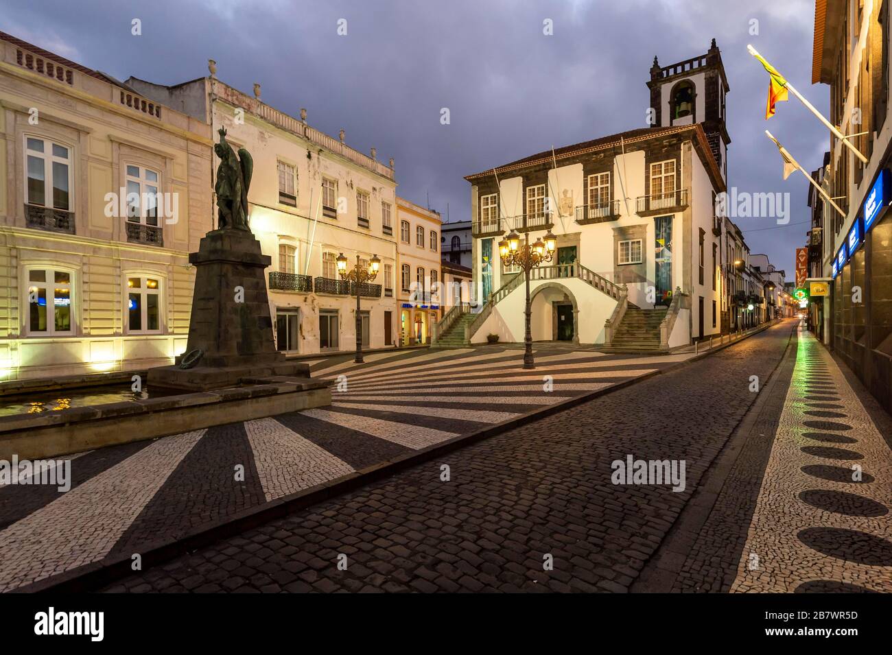 Il municipio di Ponta del Gada in serata, Ponta del Gada, San Miguel, Azzorre, Portogallo Foto Stock