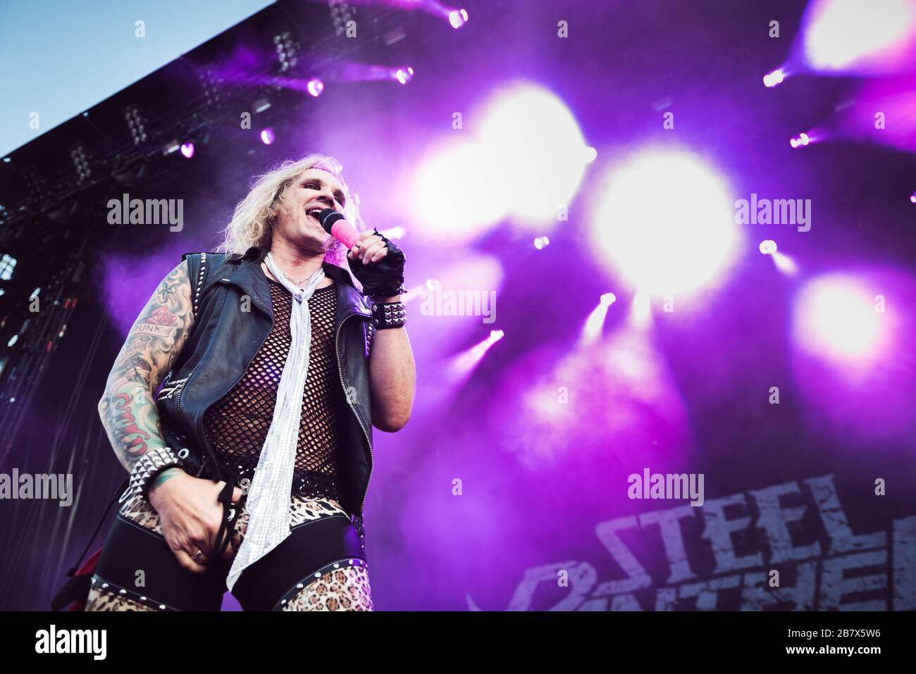 Copenaghen, Danimarca. 01 agosto 2014. La band americana Glam Metal Steel Panther si esibisce in un concerto dal vivo durante il festival musicale Copenhell 2014 a Copenaghen. Qui il cantante e musicista Michael Starr è visto dal vivo sul palco. (Photo credit: Gonzales Photo - Rod Clemen). Foto Stock