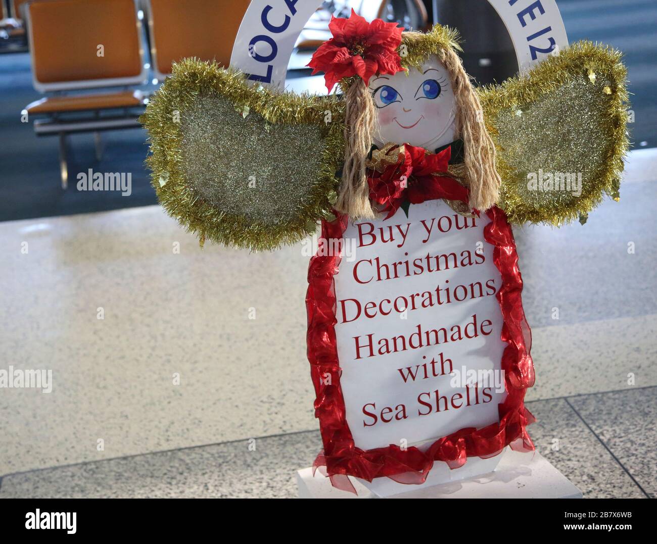 Barbados Grantly Adams International Airport Firma decorazioni di Natale in vendita Foto Stock