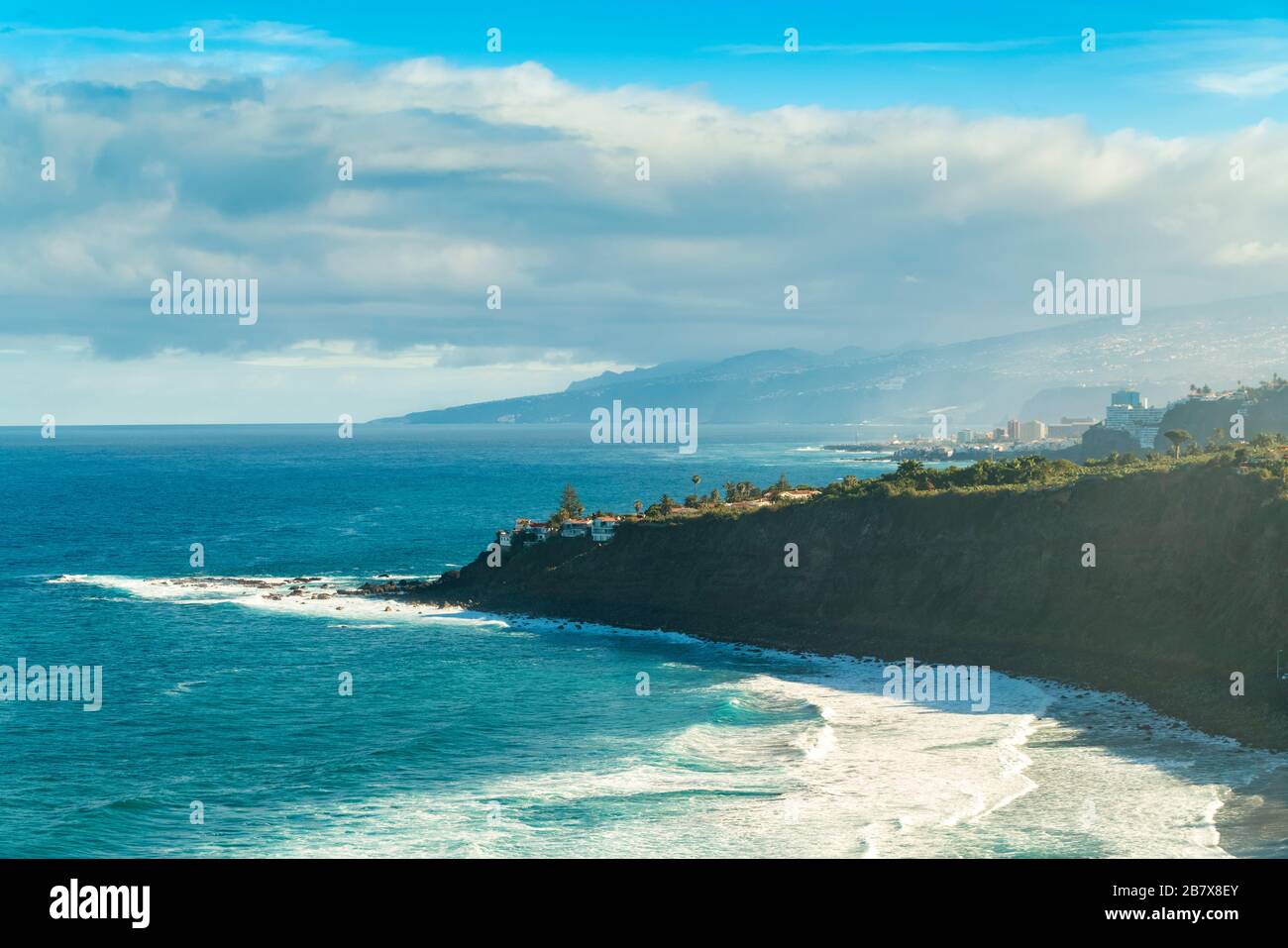 Costa occidentale di Tenerife vicino a Garachico con l'oceano atlantico Foto Stock