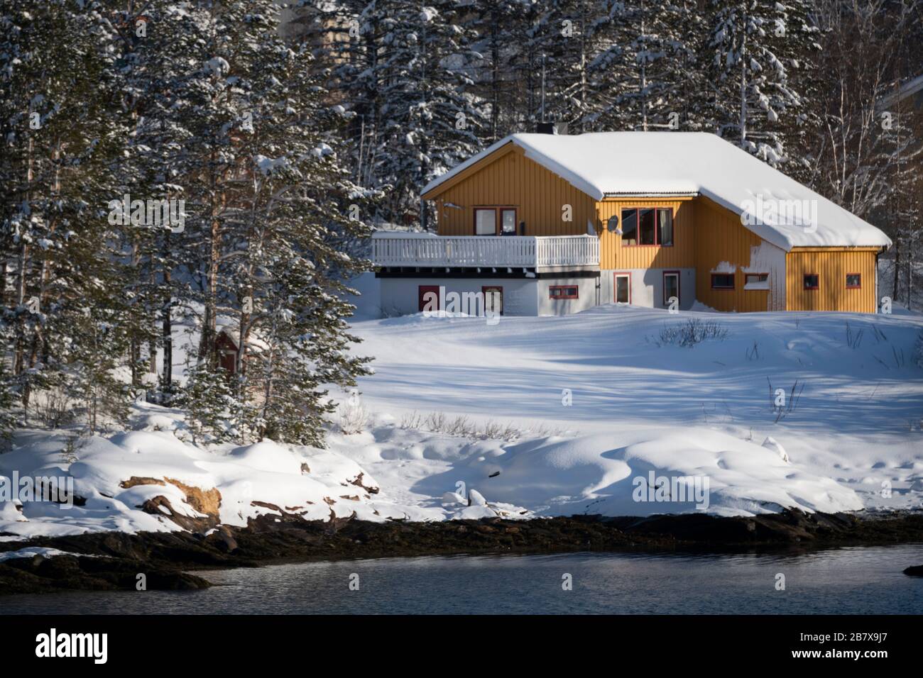 Vivere fuori dalla griglia vicino a Finsnes Norvegia. Foto Stock