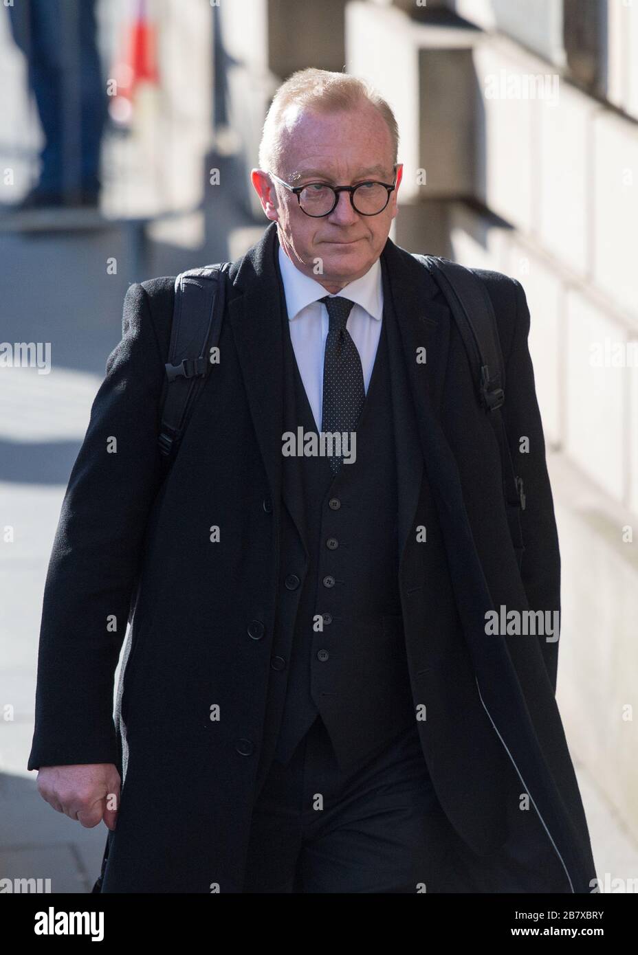 Edimburgo, Regno Unito. 18 Marzo 2020. Nella foto: Alex Prentice QC - Corona Procuratore UNA folla impaccata composta da mezzi in attesa, fotografi stampa e spettatori lo aspettano fuori dal tribunale. Credit: Colin Fisher/Alamy Live News Foto Stock Edimburgo, Regno Unito. 18 Marzo 2020. Nella foto: Alex Prentice QC - Corona Procuratore UNA folla impaccata composta da mezzi in attesa, fotografi stampa e spettatori lo aspettano fuori dal tribunale. Credit: Colin Fisher/Alamy Live News Foto Stock