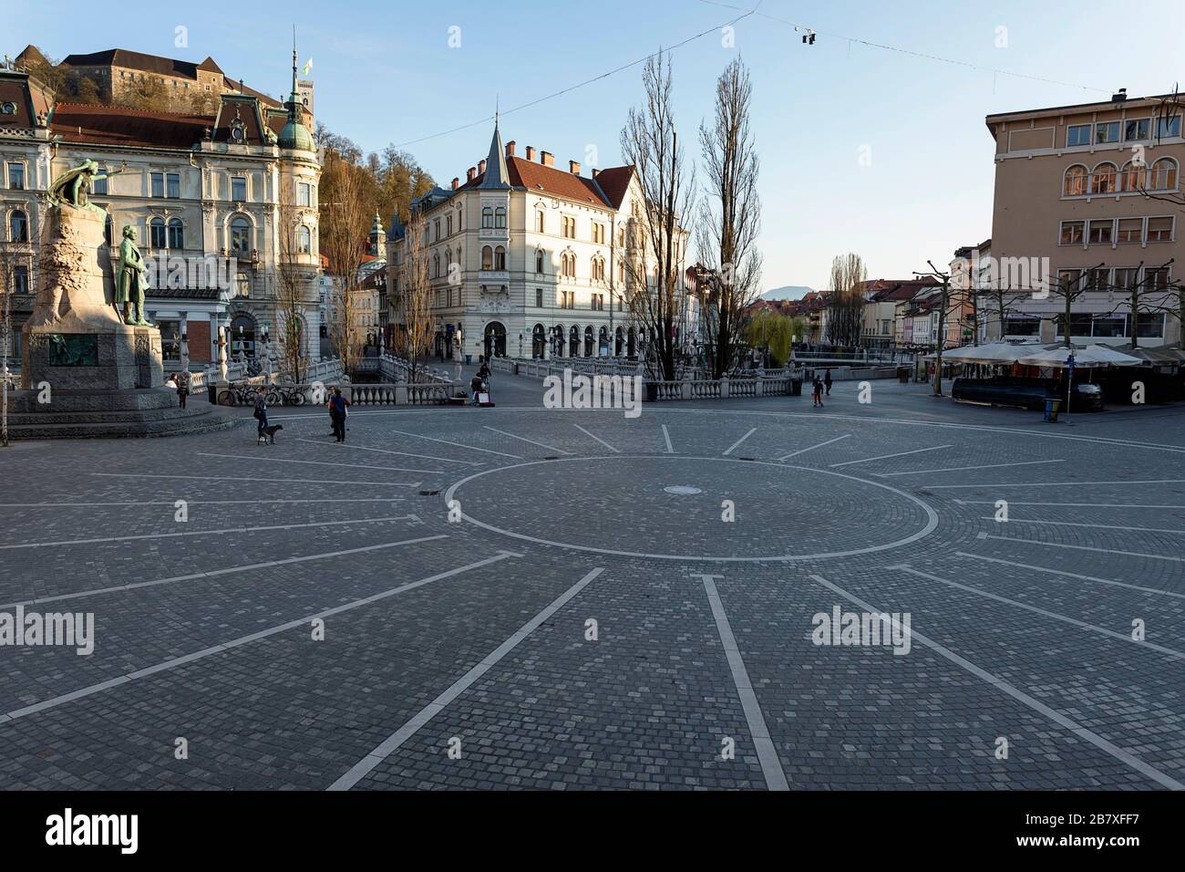 17 marzo 2020: I siti turistici e la piazza Preseren di Lubiana sono vuoti, poiché il virus Corona spinge le persone fuori dalle strade, Slovenia Foto Stock