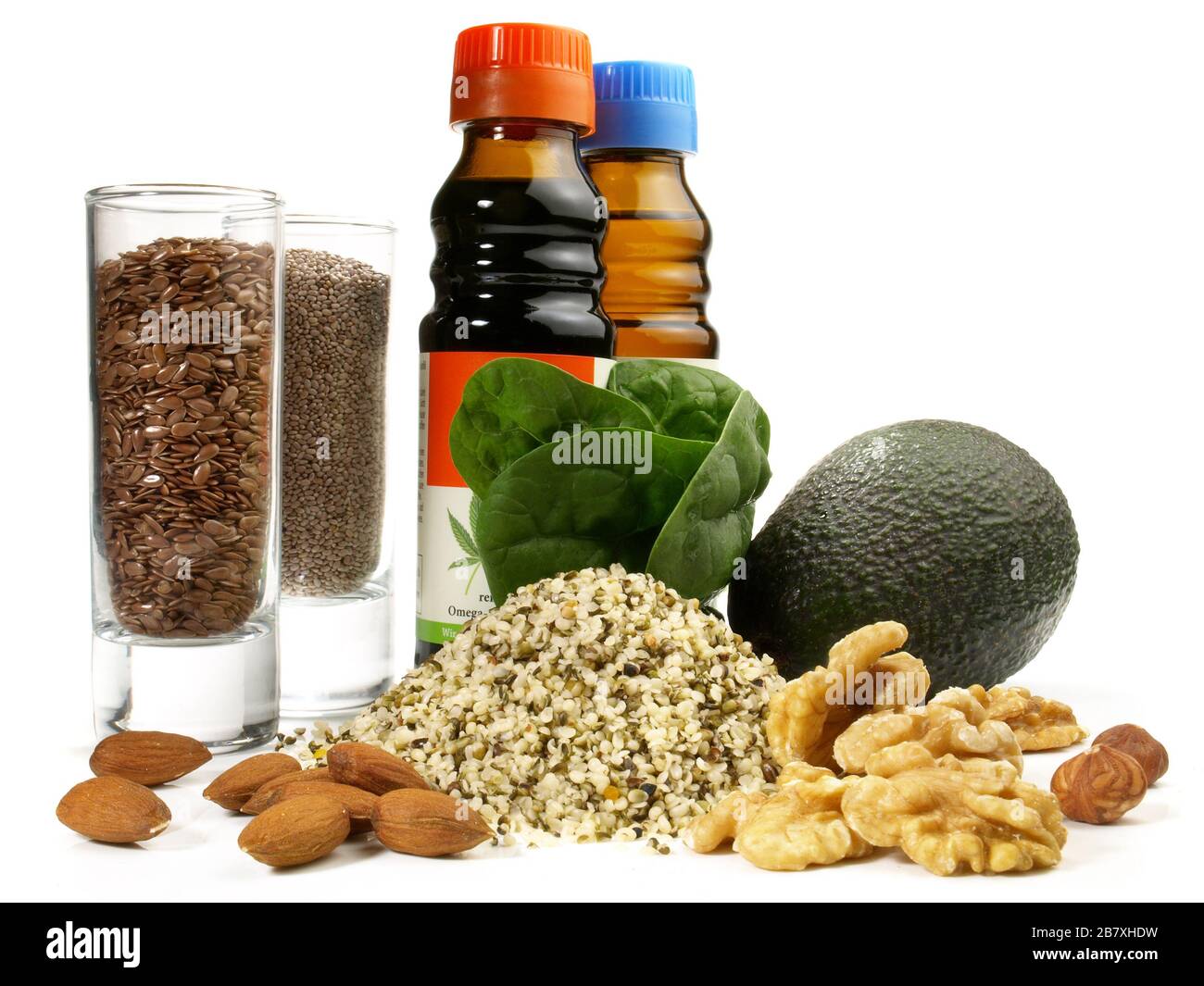 Omega 3 Piatti vegetariani su sfondo bianco Foto Stock