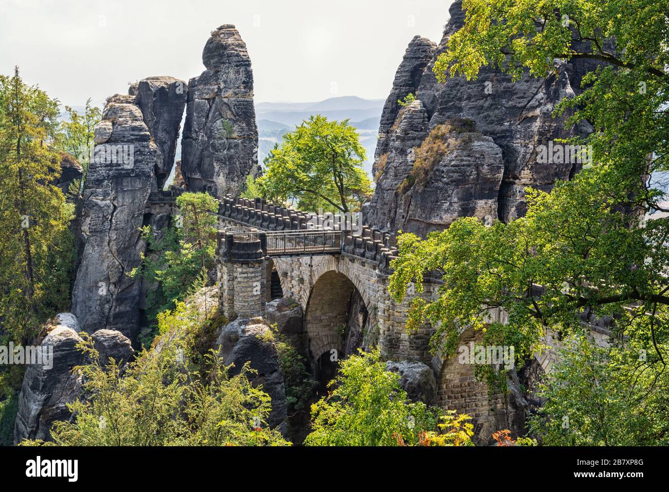 Il ponte di Bastei a Lohmen nelle montagne di arenaria dell'Elba, Svizzera sassone Foto Stock