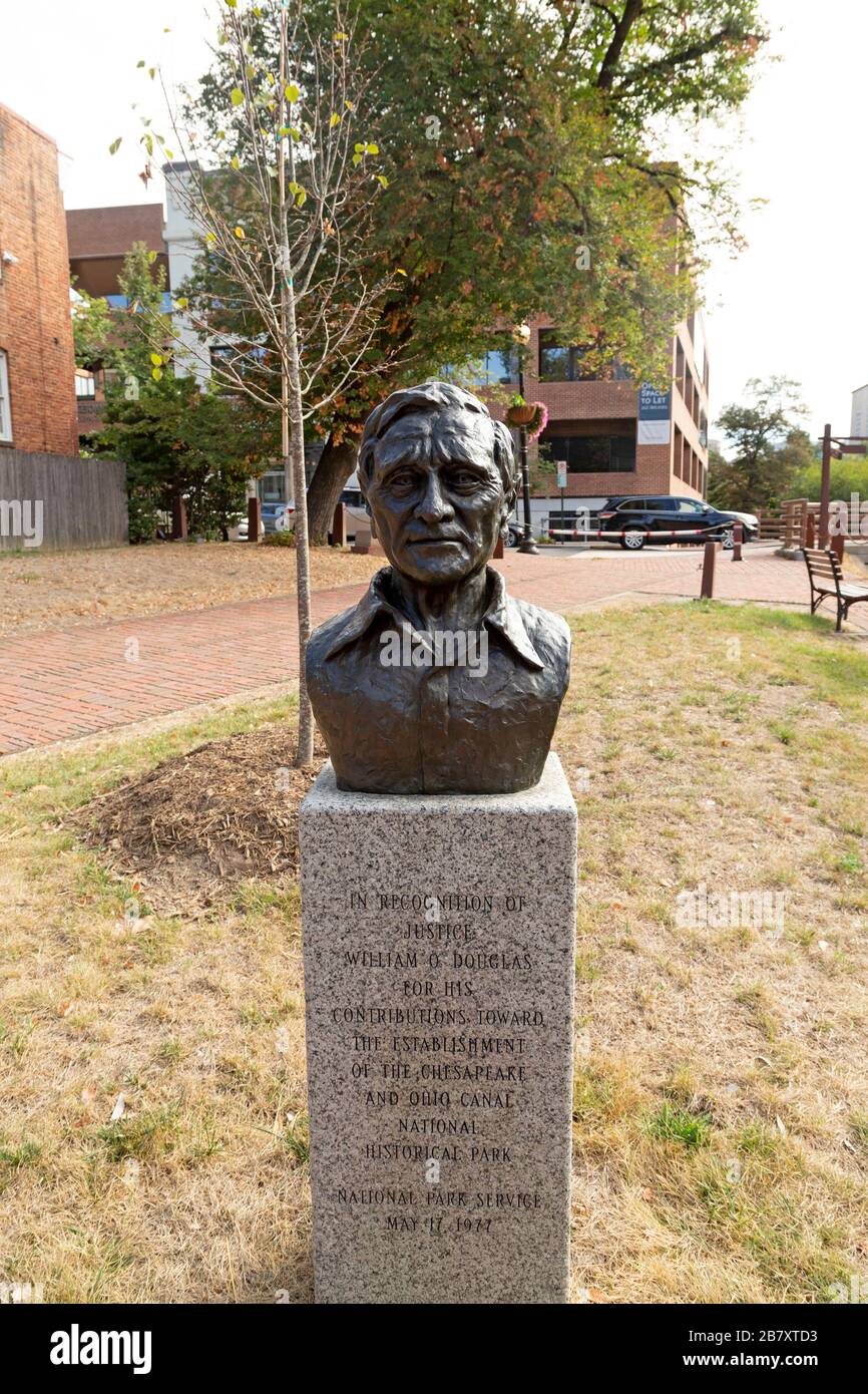 Busto in memoria di giustizia William O. Douglas a Georgetown a Washington DC, USA. Foto Stock