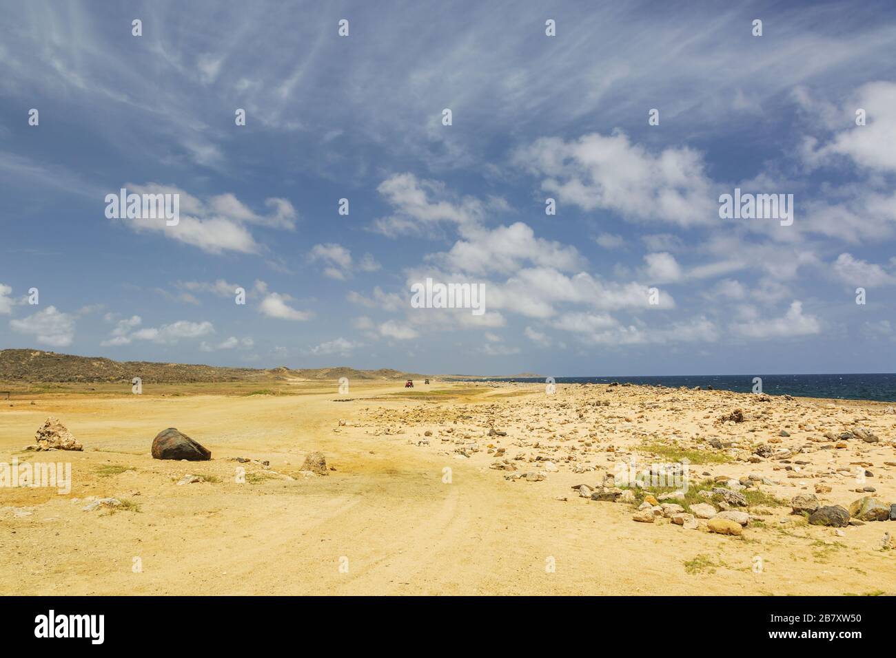 Bellezza naturale di Aruba. Costa nord dell'isola di Aruba. Incredibile paesaggio naturale e cielo blu. Foto Stock