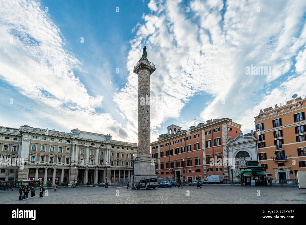 Colonna di marmo di Marco Aurelio in Piazza Piazza Colonna in Roma, Italia Foto Stock