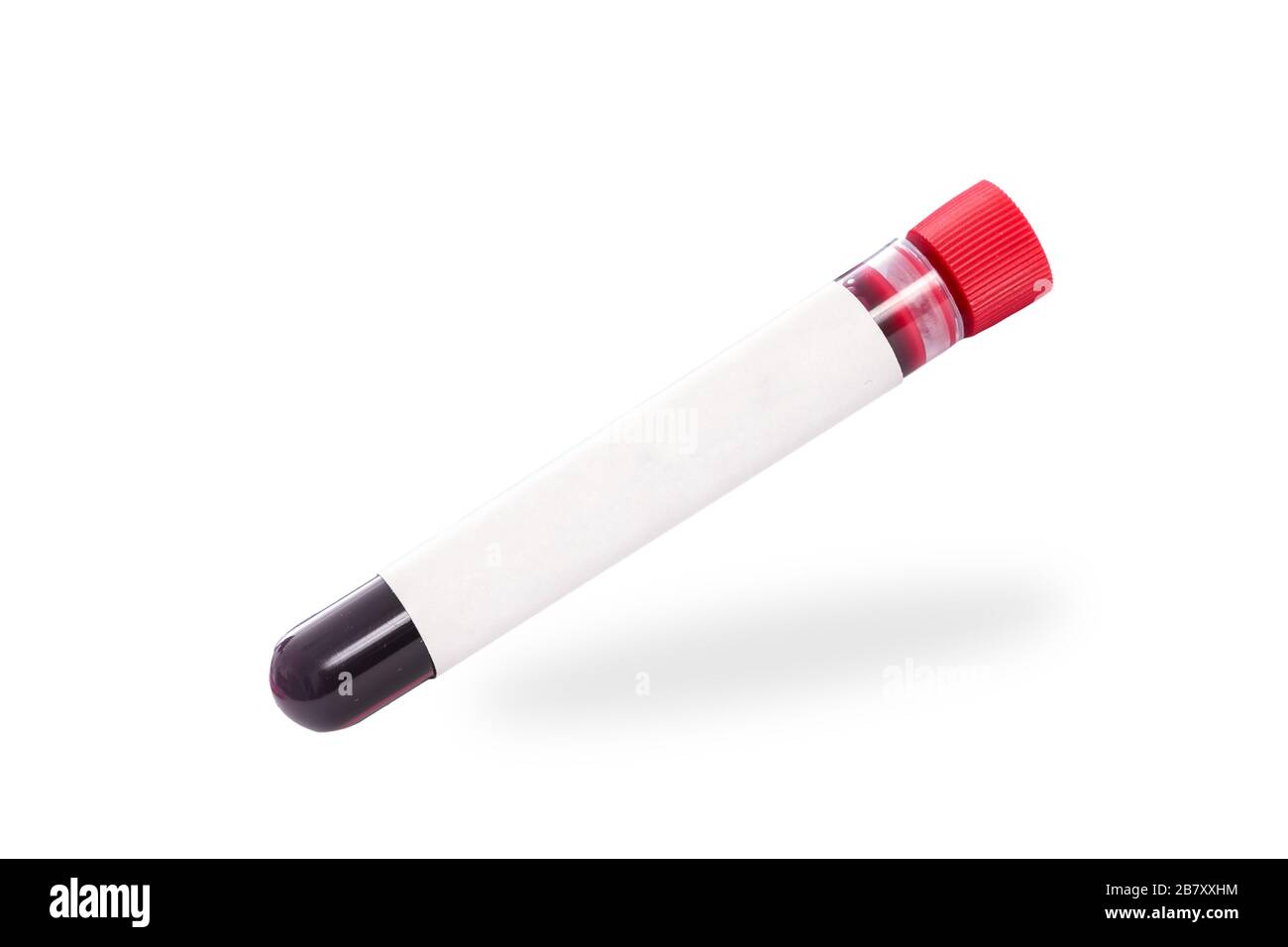 Provetta per campioni di sangue singola con adesivo bianco isolato su sfondo bianco Foto Stock