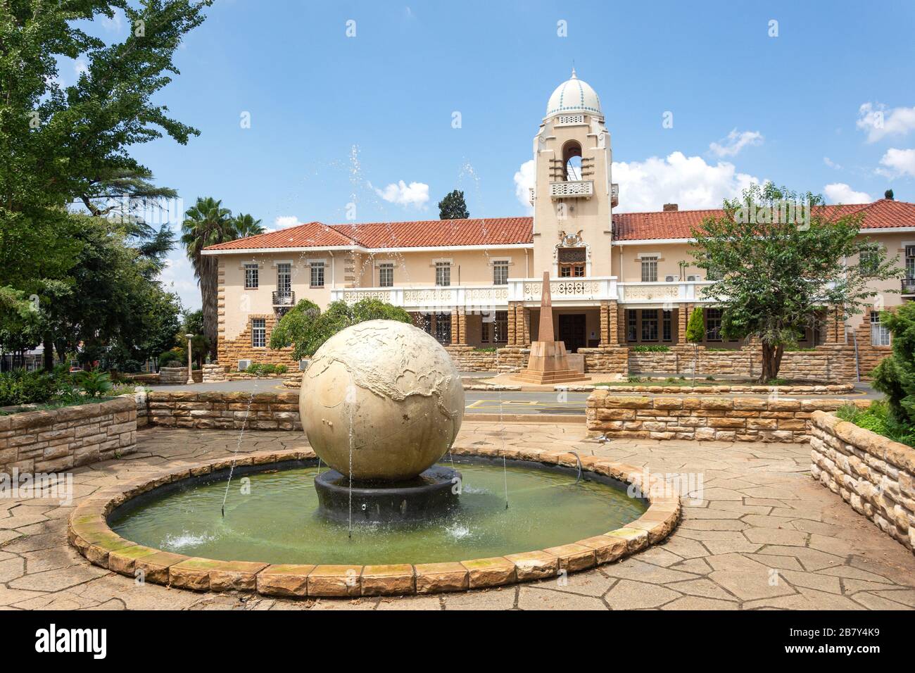 Vecchio Municipio e fontana, HF Verwoerd Street, Heidelberg, provincia di Gauteng, Repubblica del Sud Africa Foto Stock