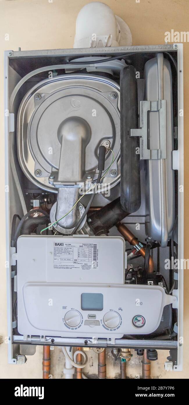 L'interno di una caldaia combinata Baxi. Foto Stock