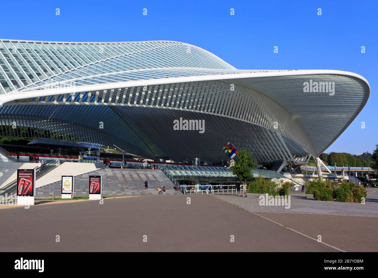 Ingresso principale della stazione ferroviaria di Liegi-Guillemins (2009) da Santiago Calatrava a Liegi, Belgio Foto Stock