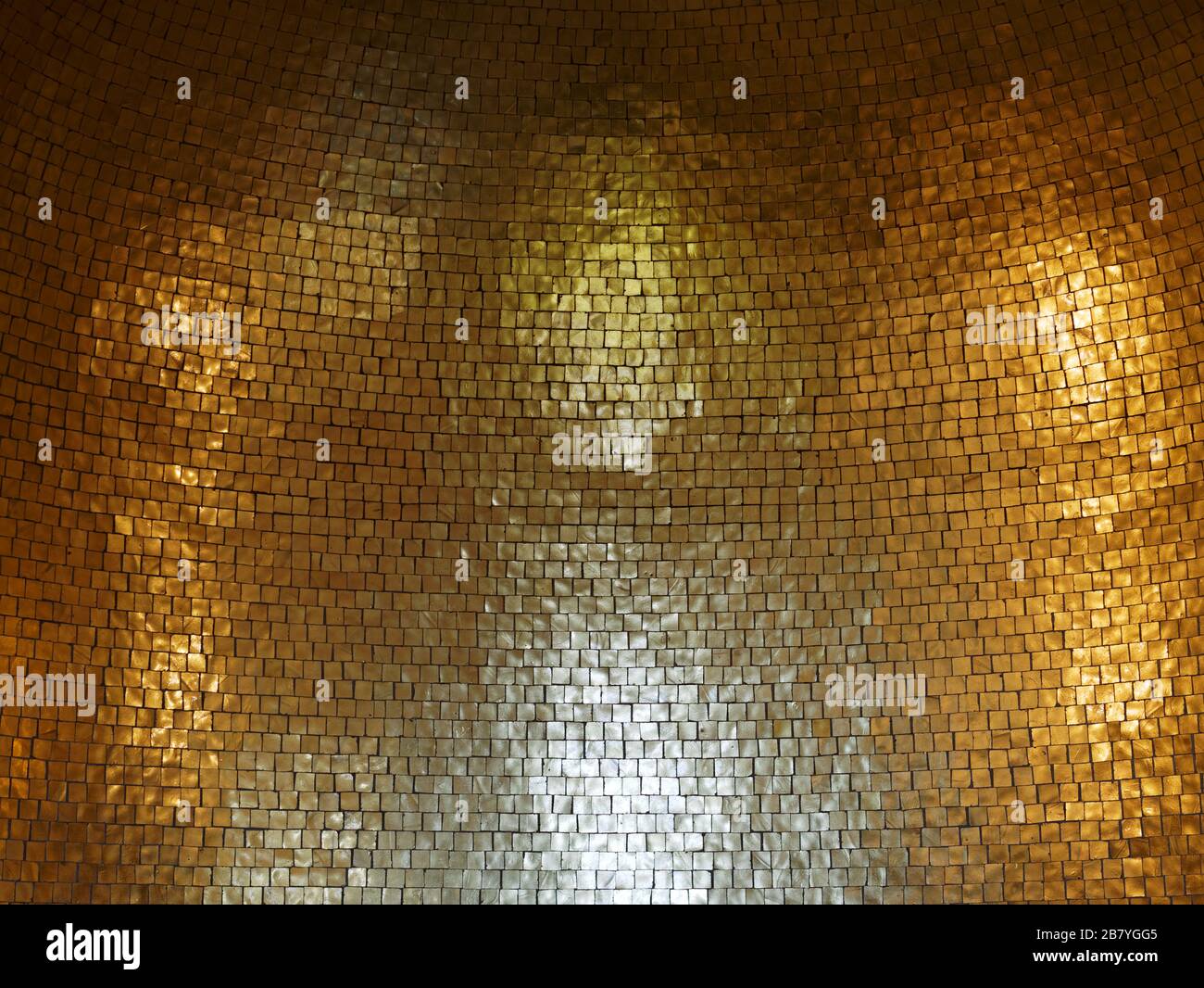 Abstract colore dorato mosaico tessere sfondo Foto Stock