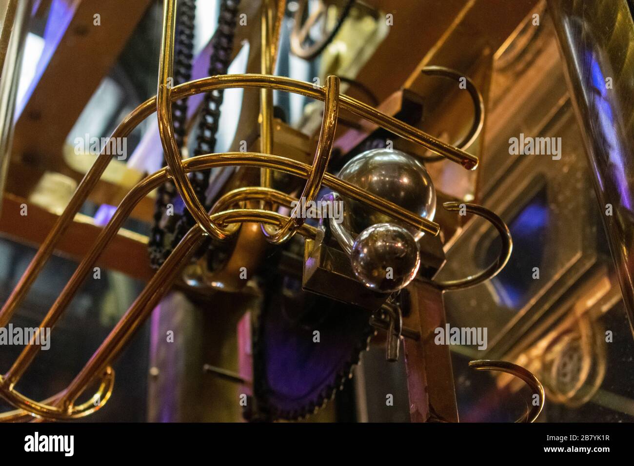 All'interno dell'orologio a vapore Gastown, Vancouver BC Foto Stock