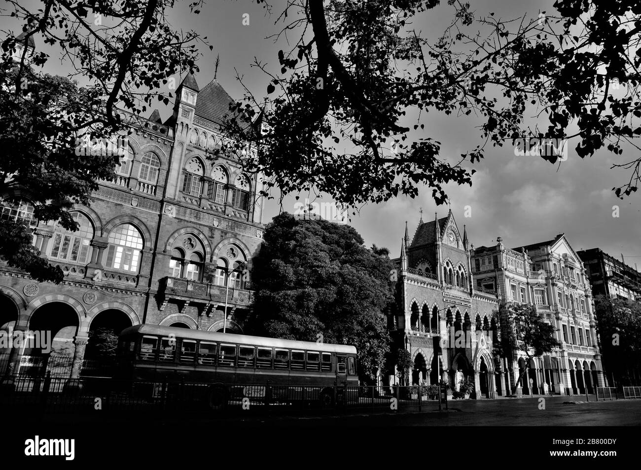 Elphinstone College, David Sassoon Library, Army and Navy Building, Esplanade Mansion, Kala Ghoda, Fort, Bombay, Mumbai, Maharashtra, India, Asia Foto Stock