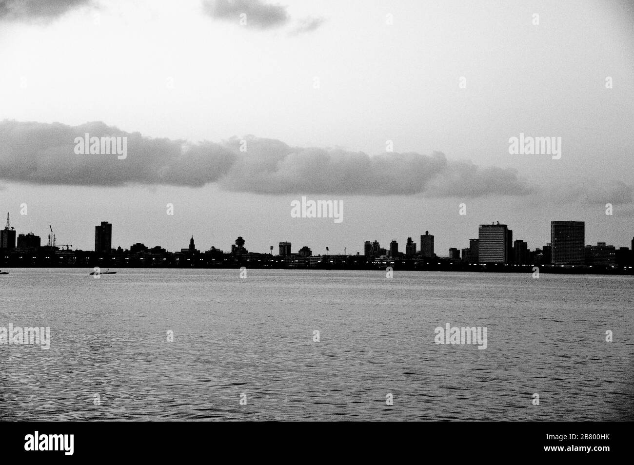 Skyline mattutino, Marine Drive, Bombay, Mumbai, Maharashtra, India, Asia Foto Stock