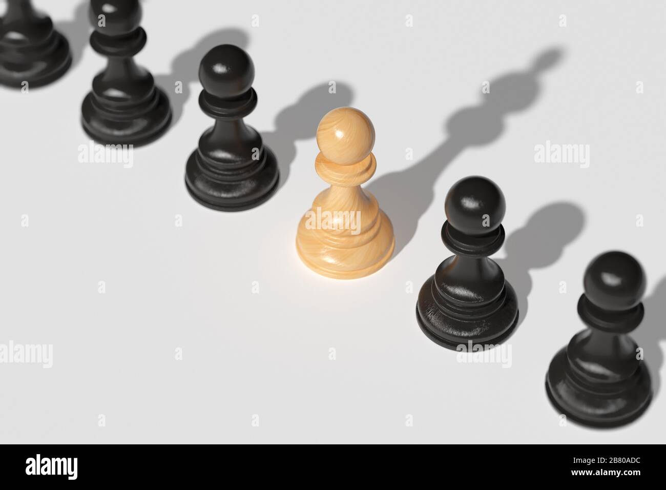 Una pedina di scacchi, insieme ad altre pedine, getta un'ombra sulla regina. Il concetto di leadership, il desiderio di forza e vittoria. Foto Stock