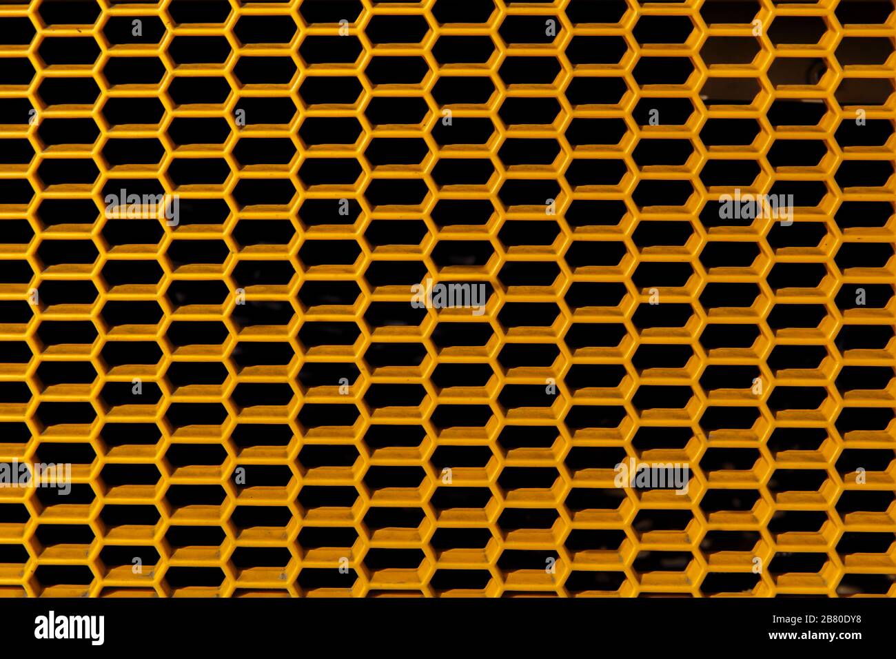 Miele giallo di grandi dimensioni non standard al sole. Foto Stock