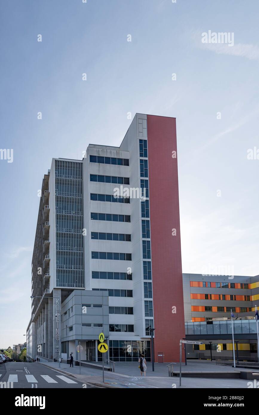 Il Kolling Building del Royal North Shore Hospital comprende otto livelli di laboratori, tre livelli di strutture educative, biblioteca e uffici Foto Stock