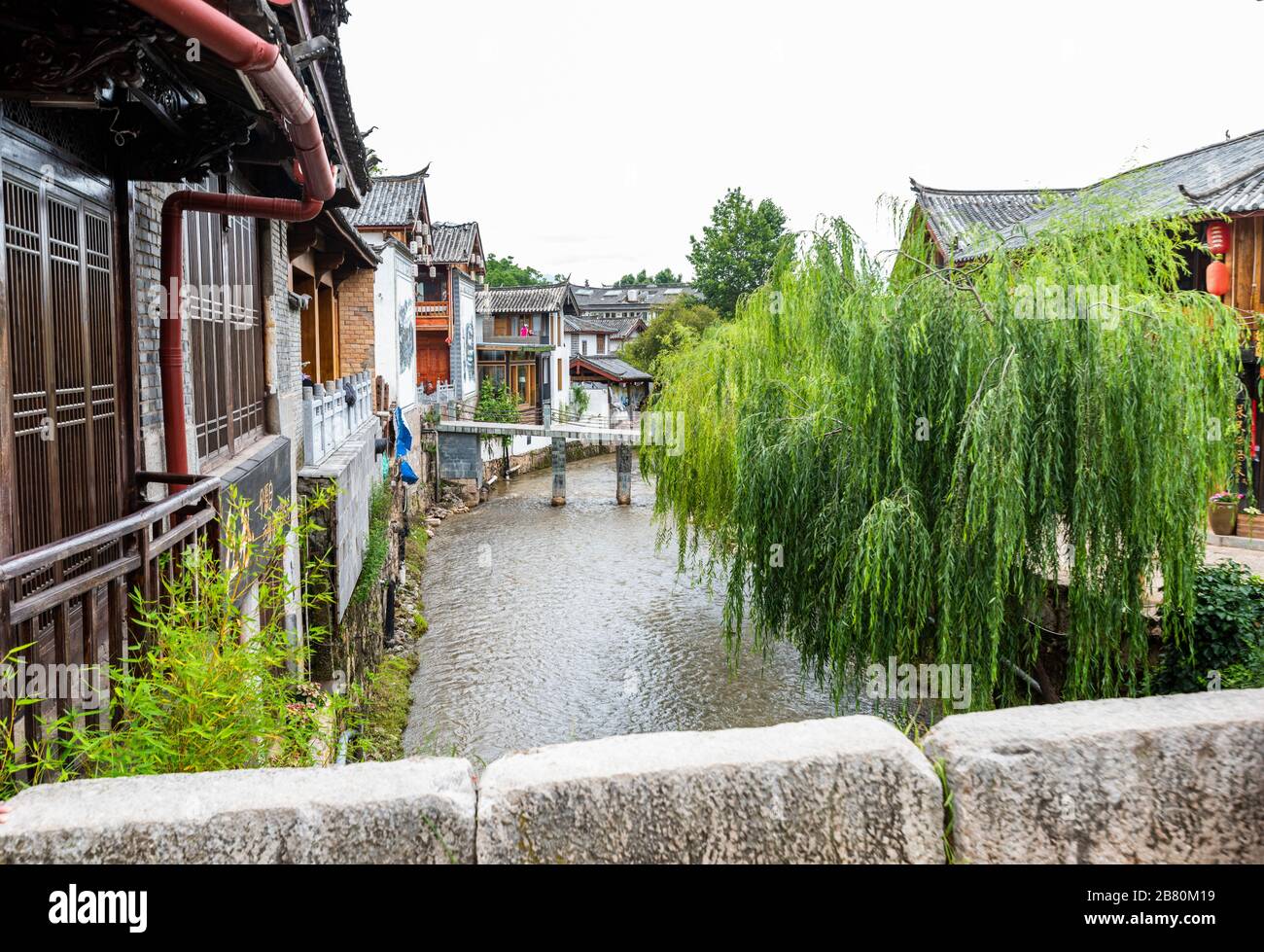 Shuhe Ancient Town, un sito patrimonio mondiale dell'umanità, a Lijiang, provincia di Yunnan, Cina. L'area dove la popolazione etnica e la cultura di Naxi prosperano. Foto Stock