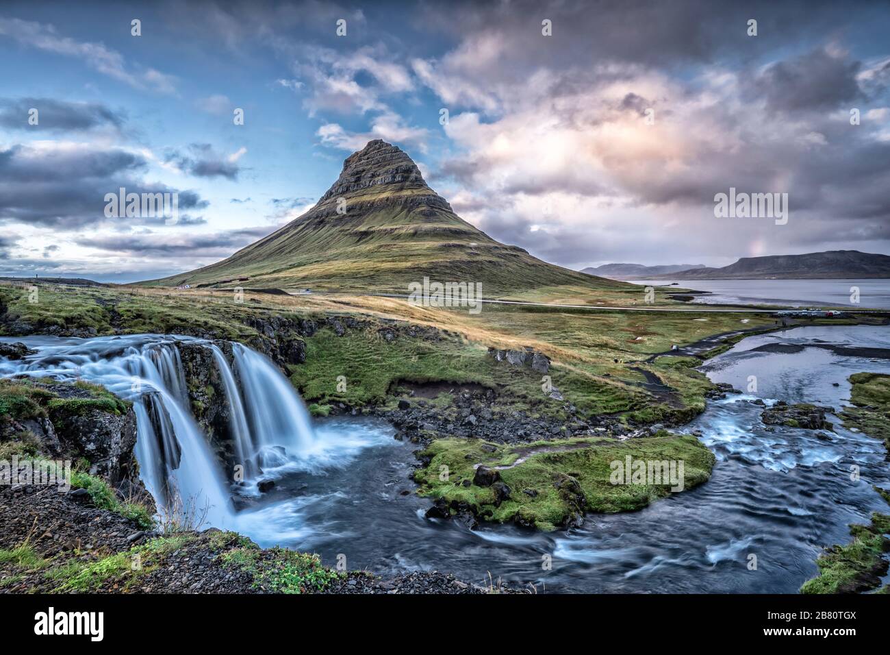 Famosa montagna di Kirkufell sulla penisola di snaefellswness nell'Islanda occidentale, fotografia di paesaggio famosa montagna di Kirkufell sulla penisola di snaefellswness nell'Islanda occidentale, fotografia di paesaggio Foto Stock