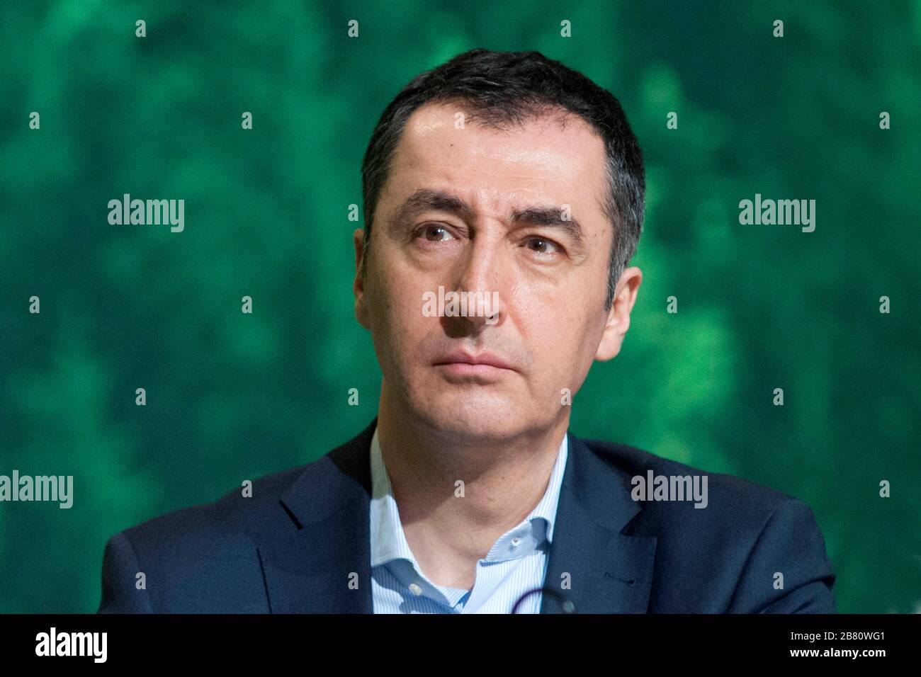 Il politico verde CEM OEZDEMIR infettato con Corona ...