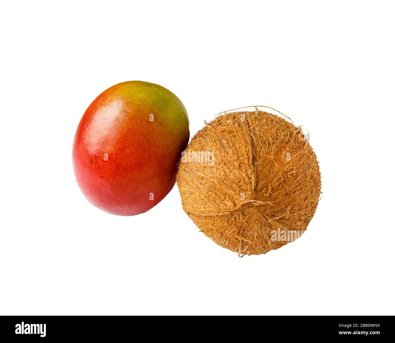 Mango e cocco isolati su uno sfondo bianco. Frutti tropicali e succosi. Cibo vegetariano Foto Stock