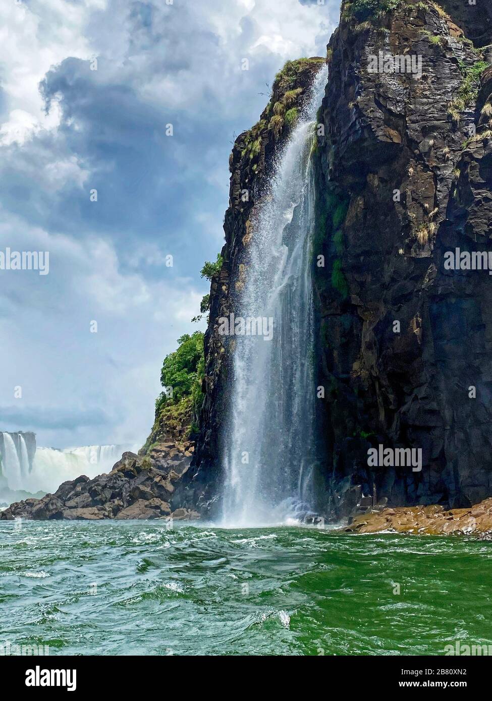 Iguassu Falls National Park; cascate, vegetazione, natura, alta scogliera, potente, Iguazu; Iguacu; Sud America, Brasile; estate Foto Stock