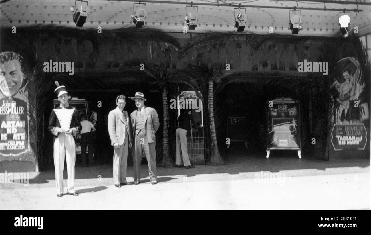 JOHNNY WEISSMULLER come Tarzan e MAUREEN o'SULLIVAN come Jane Parker Unknown American Cinema Front durante l'uscita originale di TARZAN E IL SUO COMPAGNO 1934 registi CEDRIC GIBBONS e JACK CONWAY personaggi EDGAR RICE BURROUGHS Foto di TED ALLAN Metro Goldwyn Mayer Foto Stock