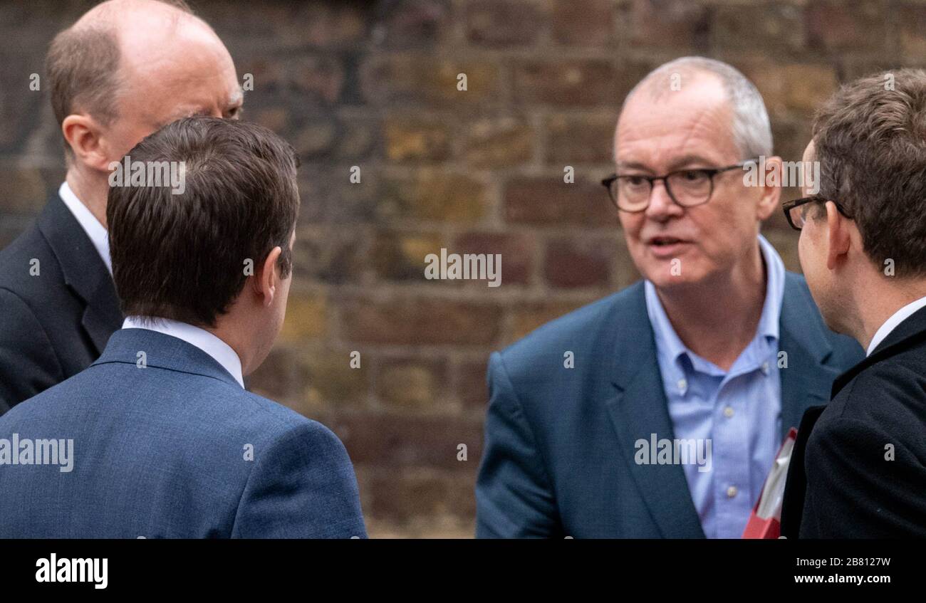 Londra, Regno Unito. 19 Mar 2020. Sir Patrick Vallance, Chief Scientific ADVISOR (occhiali da destra) in Downing Street, Londra Credit: Ian Davidson/Alamy Live News Foto Stock