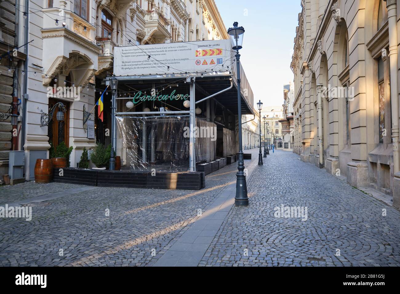 Bucarest, Romania - 19 marzo 2020: Il ristorante Caru cu Bere è chiuso durante l'epidemia di Coronavirus (COVID-19). Foto Stock