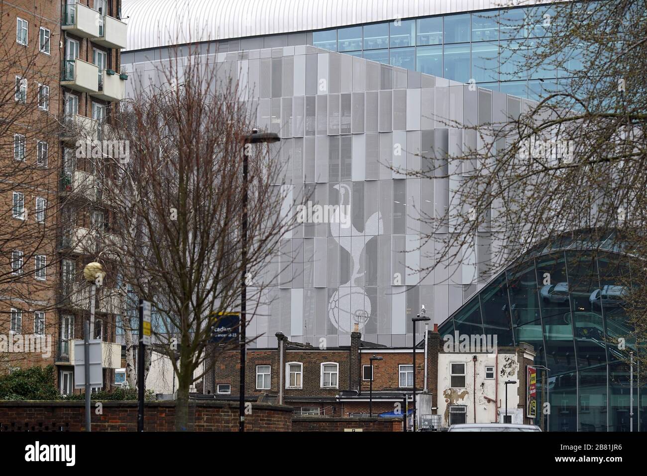 Vista generale del Tottenham Hotspur Stadium, sede del Tottenham Hotspur FC. Il calcio professionistico in Inghilterra non riprenderà prima del 30 aprile a causa della pandemia di coronavirus. Una dichiarazione della Premier League, dell’EFL e della Football Association, insieme al gioco professionale delle donne, alla Professional Footballers’ Association e alla League Managers’ Association hanno confermato l’estensione della sospensione. Foto Stock Vista generale del Tottenham Hotspur Stadium, sede del Tottenham Hotspur FC. Il calcio professionistico in Inghilterra non riprenderà prima del 30 aprile a causa della pandemia di coronavirus. Una dichiarazione della Premier League, dell’EFL e della Football Association, insieme al gioco professionale delle donne, alla Professional Footballers’ Association e alla League Managers’ Association hanno confermato l’estensione della sospensione. Foto Stock