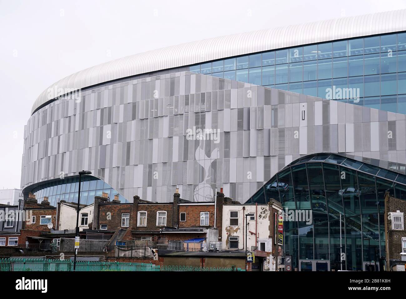 Vista generale del Tottenham Hotspur Stadium, sede del Tottenham Hotspur FC. Il calcio professionistico in Inghilterra non riprenderà prima del 30 aprile a causa della pandemia di coronavirus. Una dichiarazione della Premier League, dell’EFL e della Football Association, insieme al gioco professionale delle donne, alla Professional Footballers’ Association e alla League Managers’ Association hanno confermato l’estensione della sospensione. Foto Stock