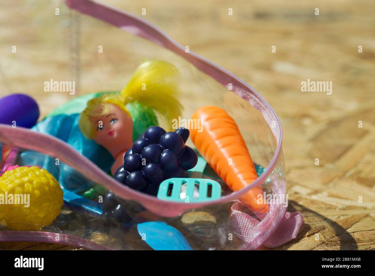 Immagine dei piatti per bambini da vicino. Spazio di copia. Vista dall'alto Foto Stock