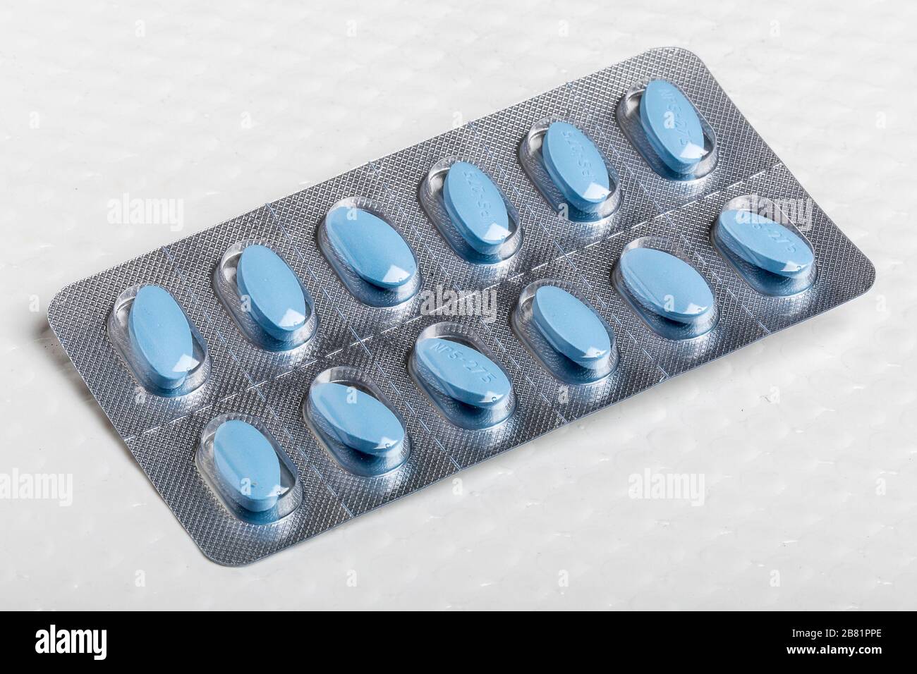TILBURG - 17-03-2020, Packshot di Painkiller, antidolorifico. Tablet Aleve.  Medicina Foto stock - Alamy
