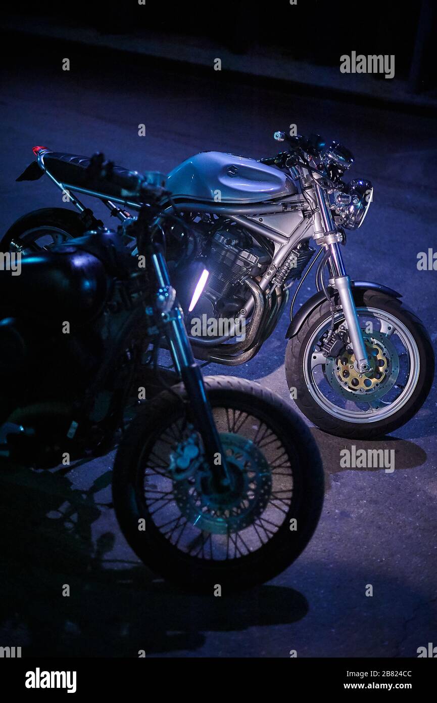 Tbilisi, Georgia 19 luglio 2019 Moto Yamaha DragStar e Suzuki Bandit costruite su misura Foto Stock
