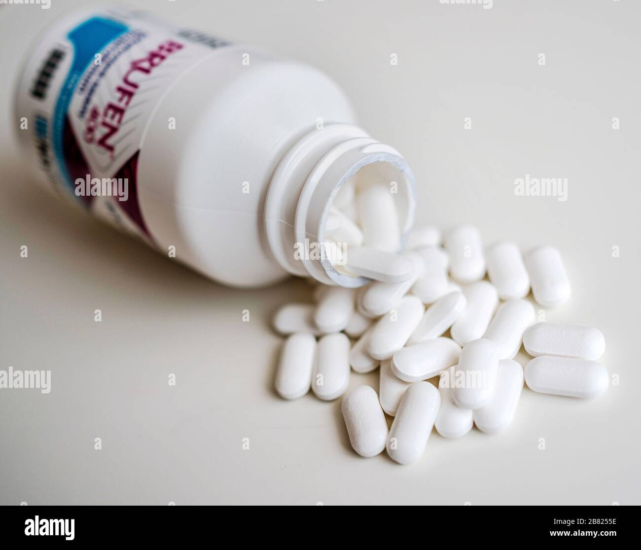 Brufen, ibuprofen, farmaci antinfiammatori, medicina, pillole,  antidolorifici, febbre e infiammazione Foto stock - Alamy