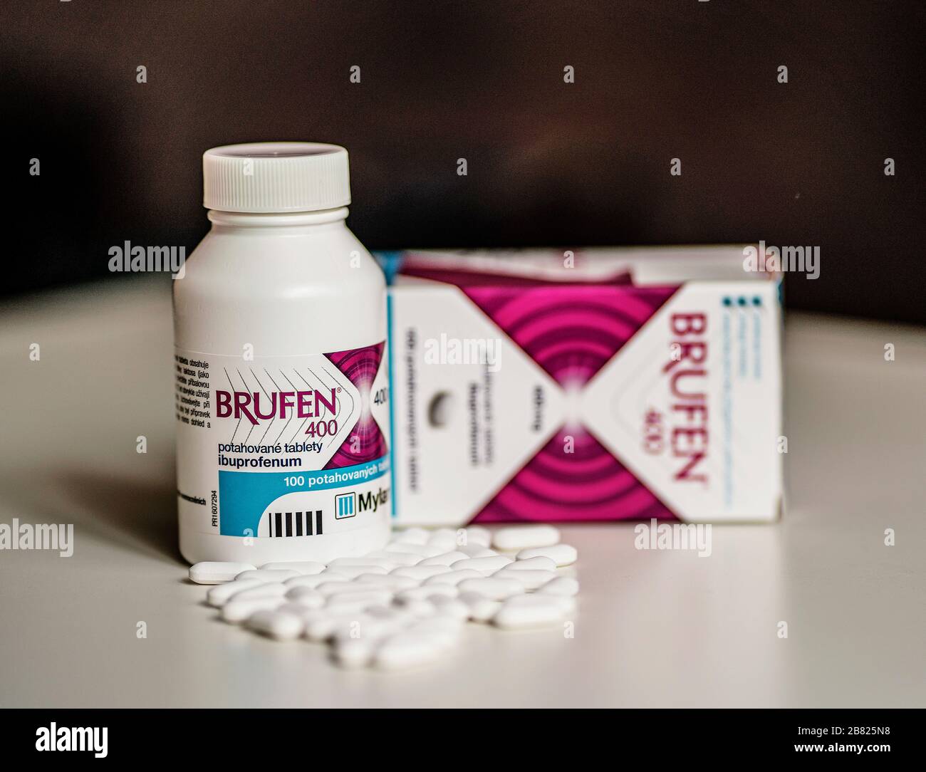 Brufen, ibuprofen, farmaci antinfiammatori, medicina, pillole,  antidolorifici, febbre e infiammazione Foto stock - Alamy