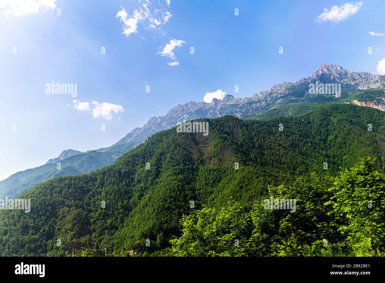 Bellissimo paesaggio montano in estate in Montenegro Foto Stock