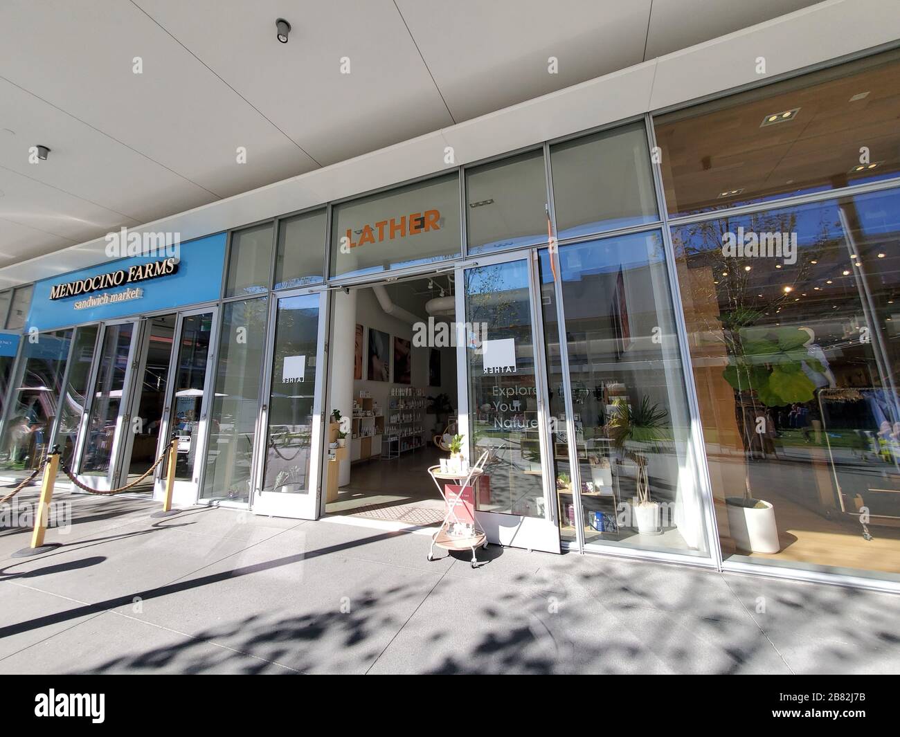 Facciata di Lather esclusivo negozio di sapone e cosmetici, San Ramon, California, 10 febbraio 2020. () Foto Stock