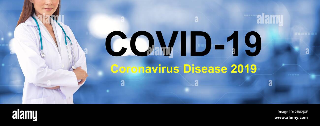 Coronavirus pandemia su blur ospedale laboratorio sfondo panoramico blu. Virus COVID-19 da WUHAN Cina epidemia di crisi globale Foto Stock