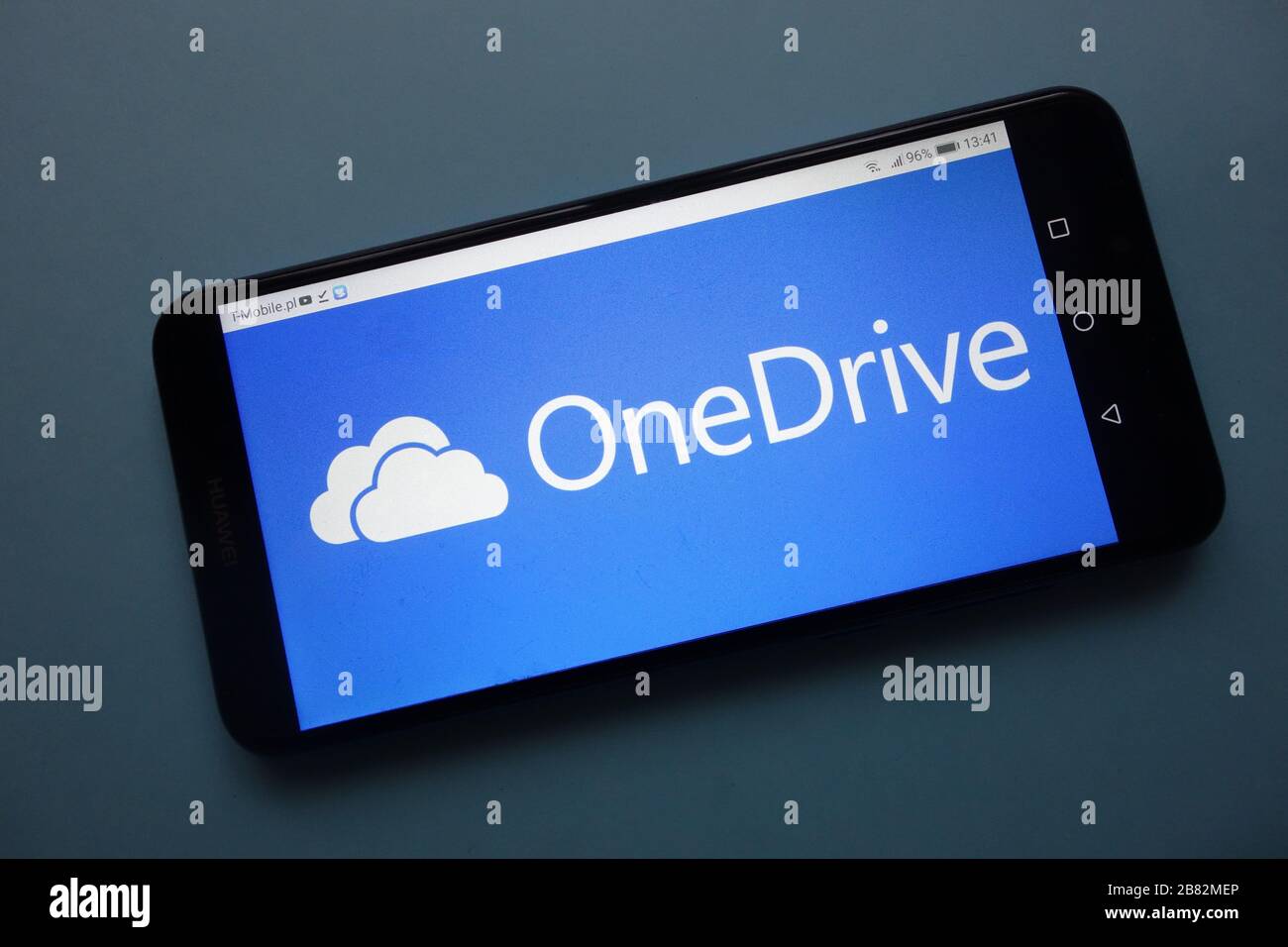 Il logo OneDrive viene visualizzato sullo smartphone Foto Stock