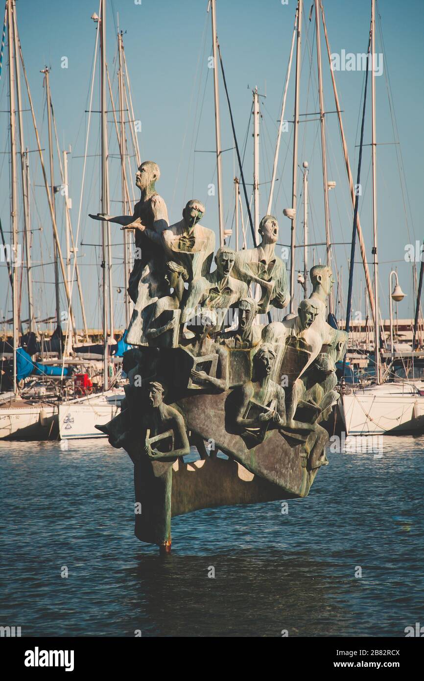 Bonze scultura alla tradizione del canto corale e Habanera in riva al mare Foto Stock