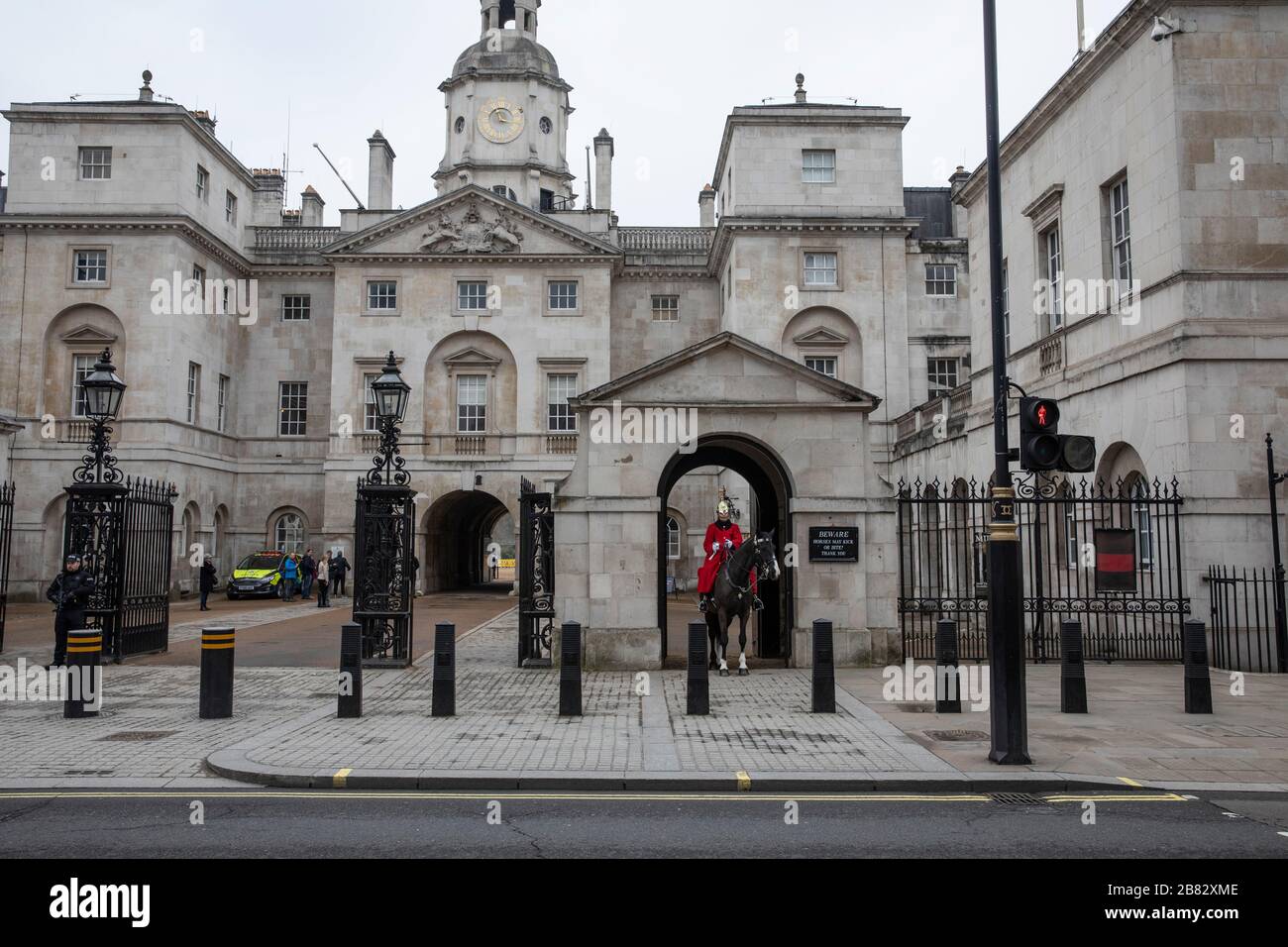 Westminster, Londra, Regno Unito. 19 Marzo 2020. I turisti e i lavoratori evitano l'area di Westminster mentre il governo britannico pianifica un blocco Covid-19 attraverso la capitale. Horseguards è completamente libero dai turisti. 19 marzo 2020 Westminster Bridge, Londra, Regno Unito Credit: Jeff Gilbert/Alamy Live News Foto Stock