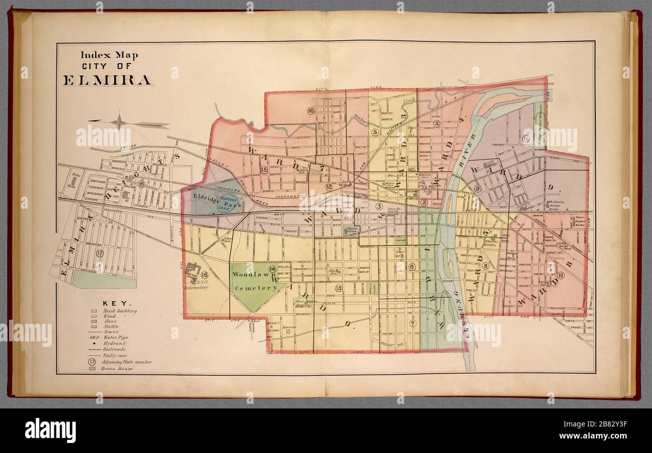 Città di Elmira Mappa 1896. Si tratta di una riproduzione migliorata e restaurata di una vecchia mappa. Presenta punti di riferimento locali e nomi di luoghi. Ho selezionato interessanti, vecchie immagini grafiche per il restauro e l'editing digitale. Le immagini sono state quindi regolate e schiarite per rendere le immagini adatte alla visualizzazione e ad altri scopi. L'immagine risultante mette in mostra molti dettagli e punti di riferimento, rendendo questa mappa un ottimo riferimento storico e pezzo di conversazione. © 2020 per il Foto Stock