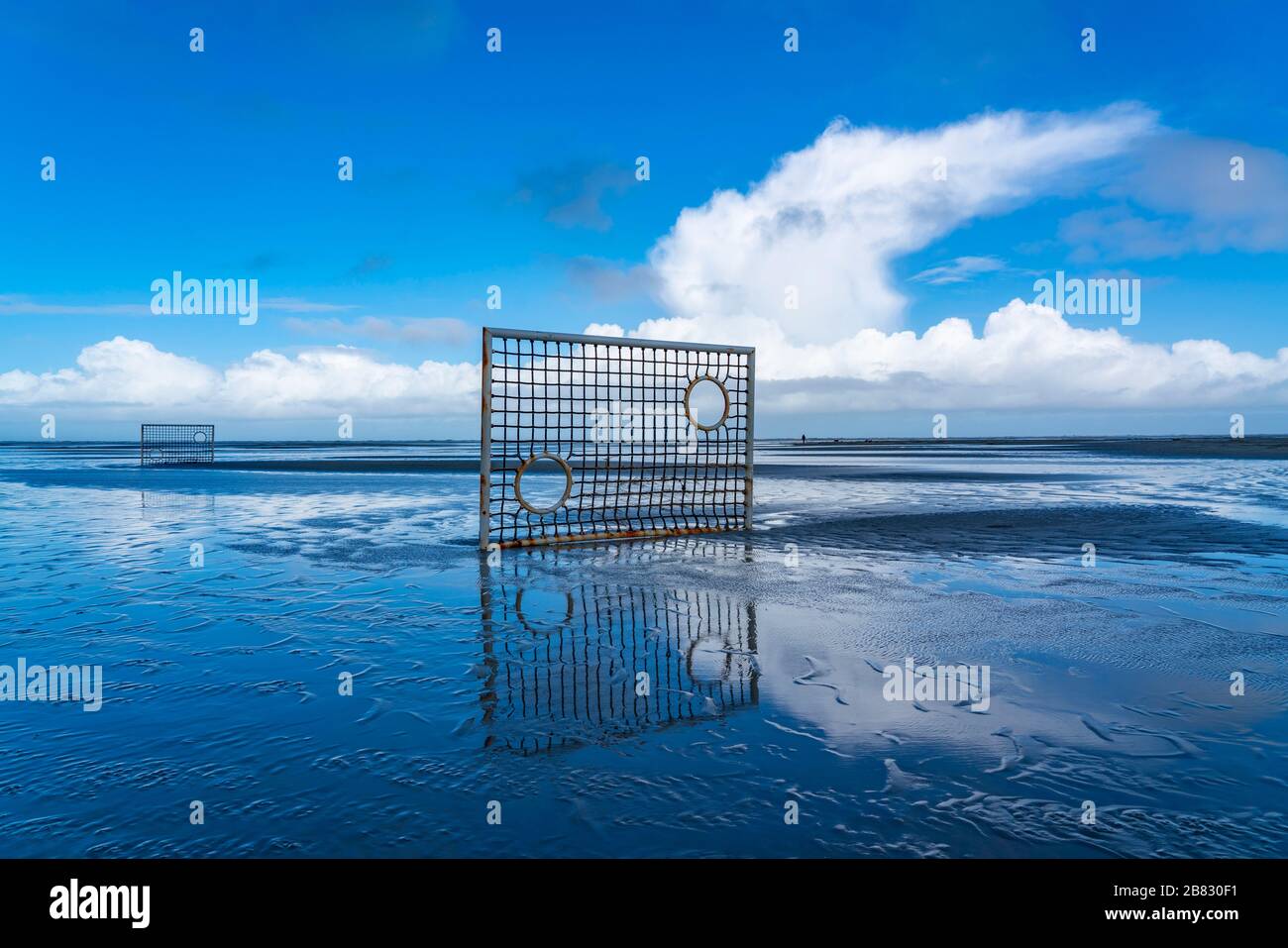 Campo di calcio, campo di calcio, gol, sulla spiaggia, Priel, a ovest di Borkum, isola, Frisia orientale, inverno, stagione, autunno, bassa Sassonia, Germania, Foto Stock