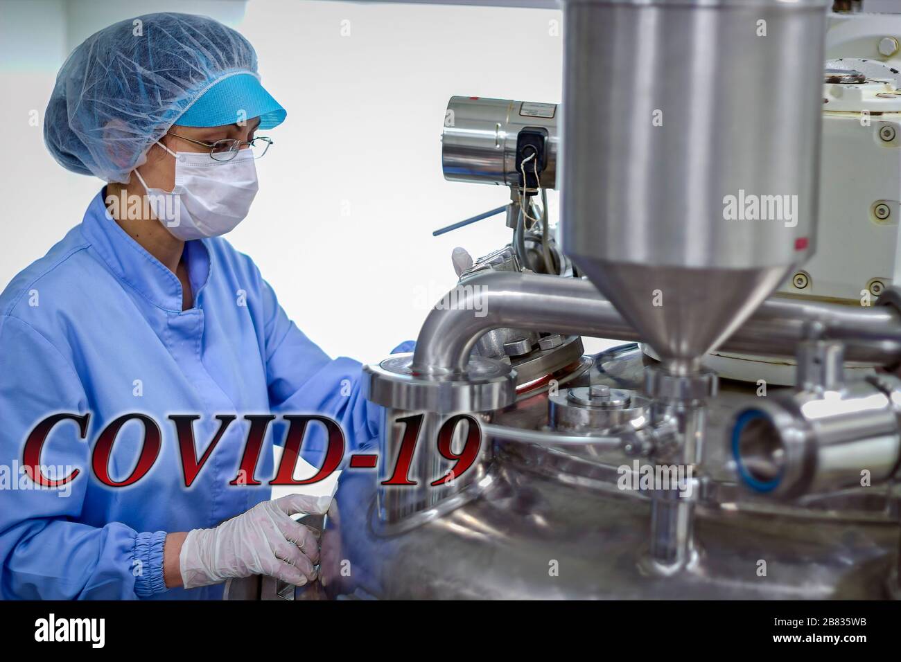 COVID-19 laboratorio di controllo qualità farmaceutico.COVID-19. Test e analisi farmaceutiche.analisi scientifica femminile Test medico in laboratorio. Foto Stock