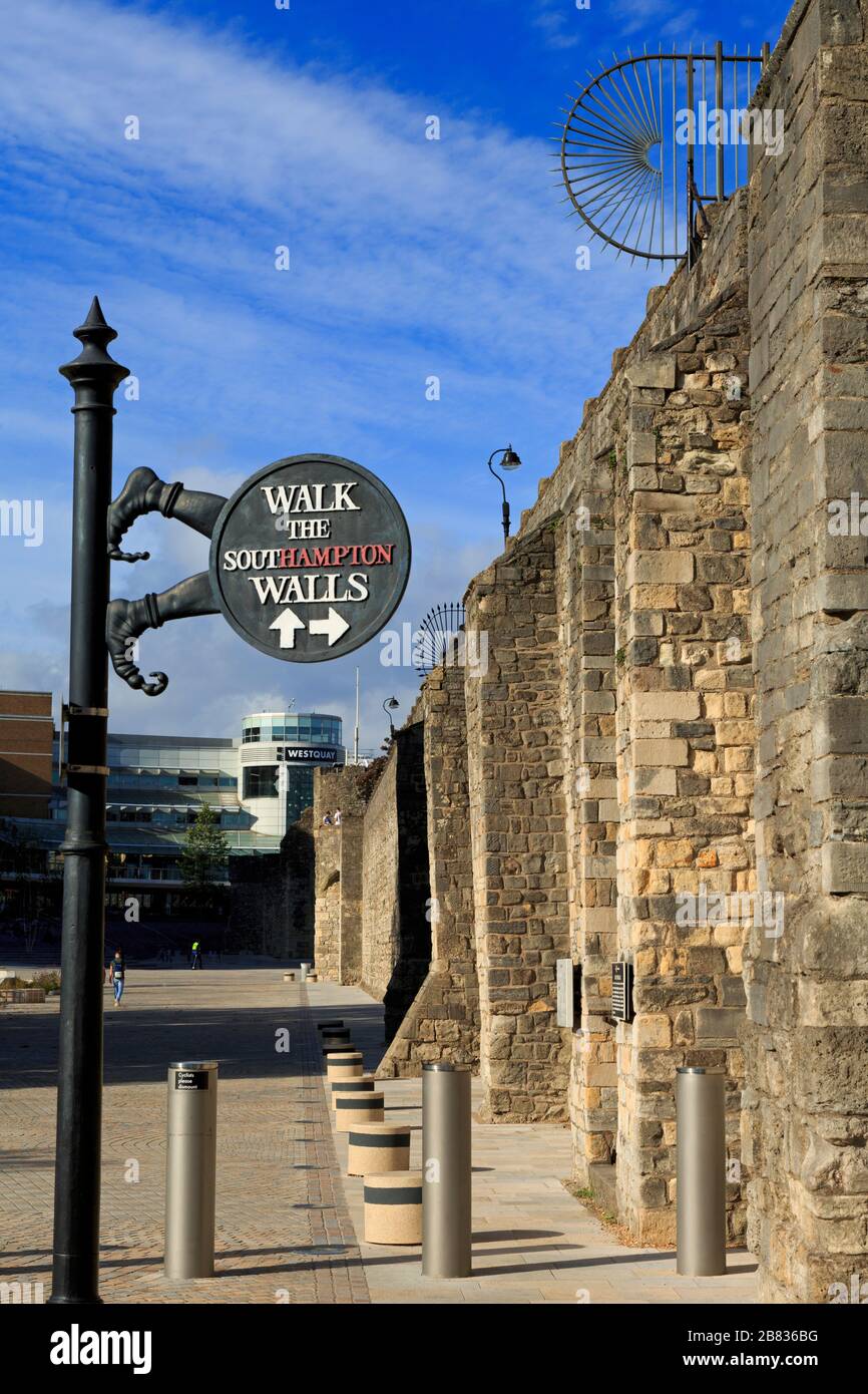 Mura della città vecchia, Southampton, Hampshire, Inghilterra, Regno Unito Foto Stock