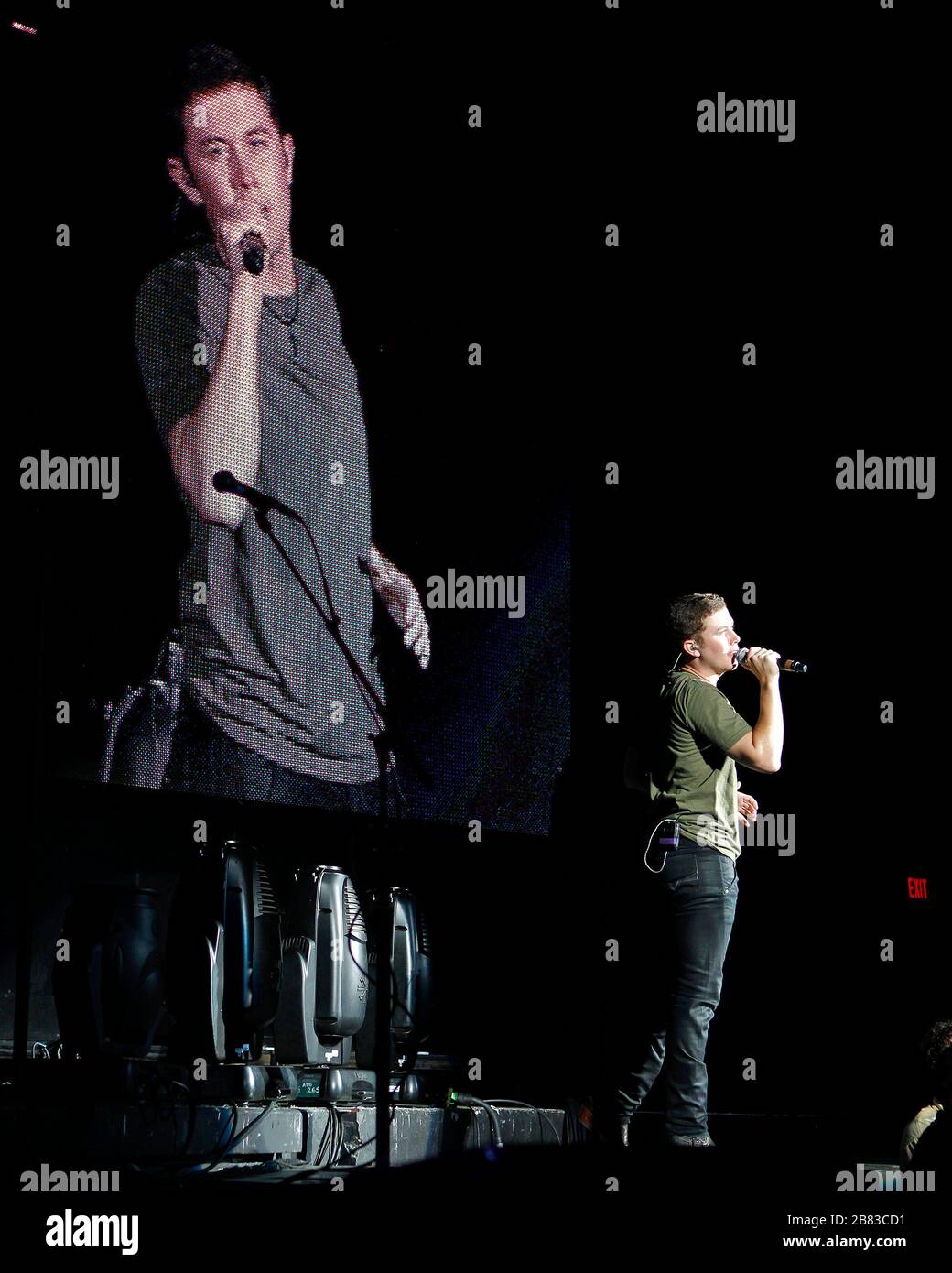 Scotty McCreery, vincitore della decima stagione dell'American Idol, si esibisce presso il Cruzan Amphitheatre di West Palm Beach, Florida. Foto Stock