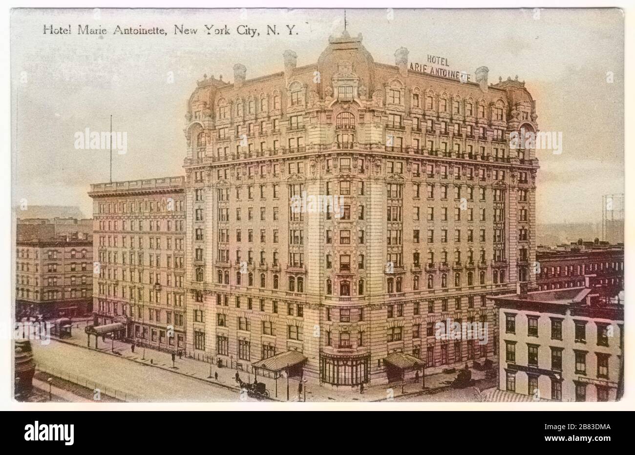 Cartolina incisa dell'Hotel Marie Antoinette a New York, pubblicata da Rotograph Co, 1910. Dalla Biblioteca pubblica di New York. Nota: L'immagine è stata colorata digitalmente utilizzando un processo moderno. I colori potrebbero non essere precisi in termini di periodo. () Foto Stock